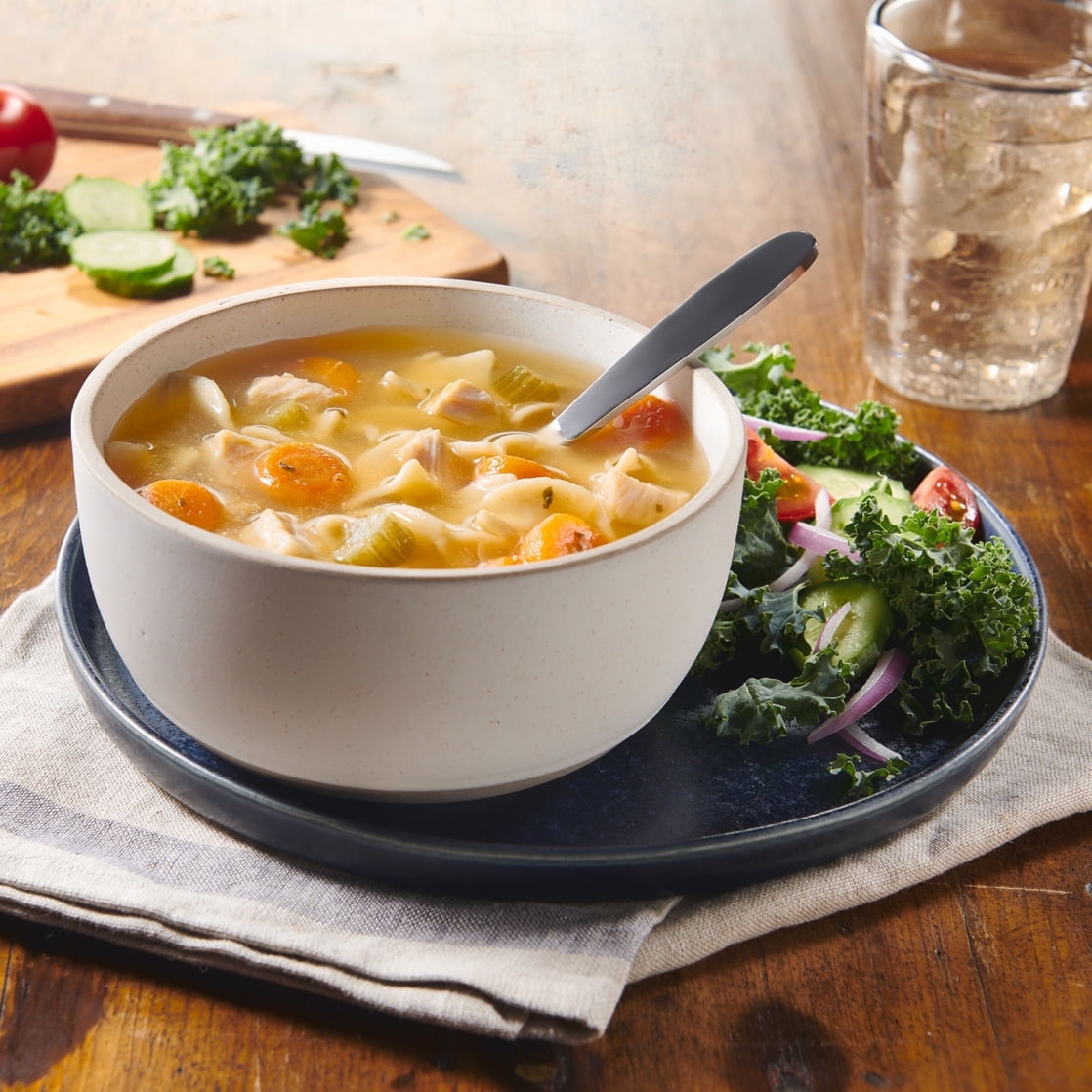 Progresso Light Chicken Noodle Soup, Ready to Serve Canned Soup 18.5 oz (Pack of 3)
