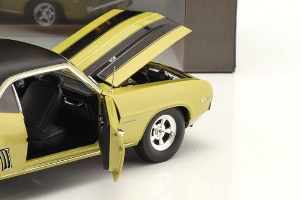 1969 Chevy Camaro Z/28, Gold and Black - Greenlight HWY18032