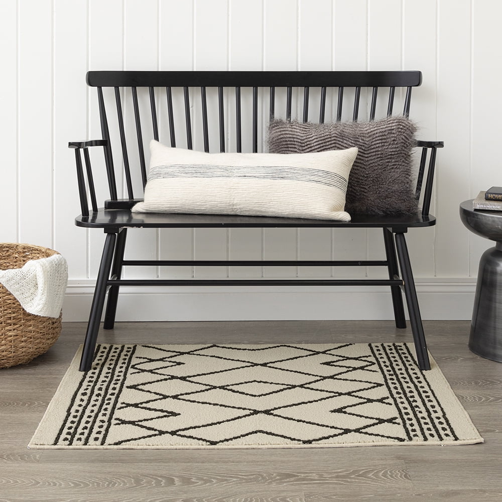 Mainstays Diamond Polyester Indoor Scatter Rug, Black and White, 30” x 45”
