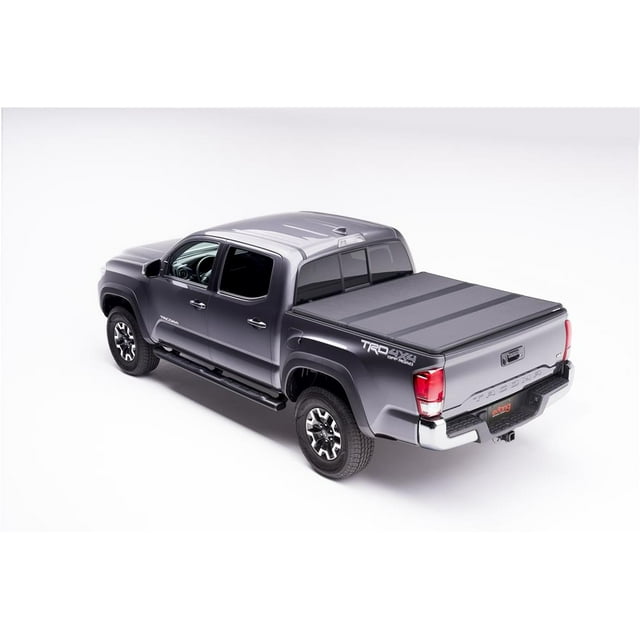 Convient à 2005-2015 Toyota Tacoma Extang Tonneau Couvercle 83905 Pli Solide 2.0; Pliage Dur; 2 Plis / 3 Panneaux; Non Articulé à l'Avant; Verrouillable à l'Aide du Verrou de Poignée de Hayon; Noir Mat; Aluminium