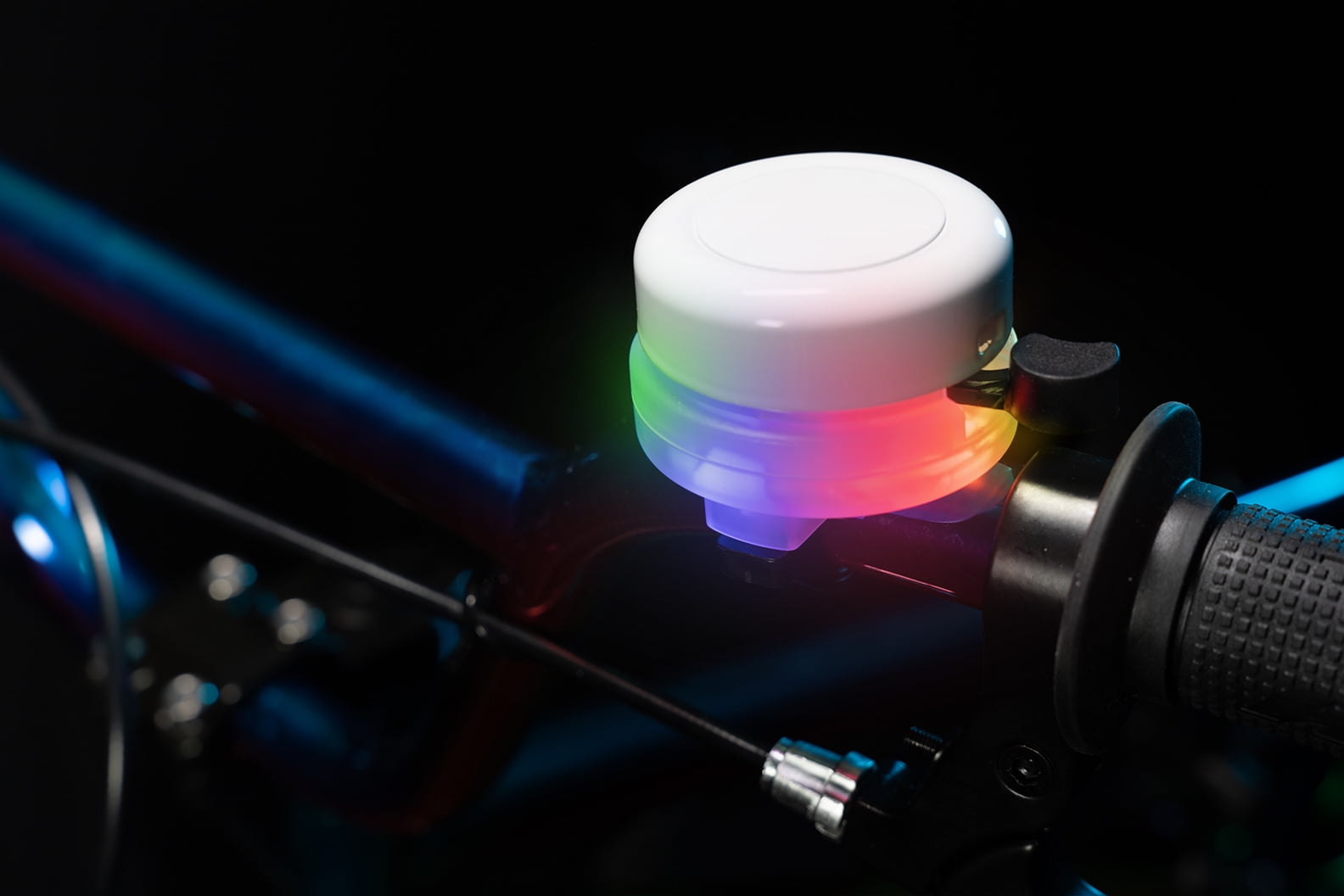 Brightz BellBrightz Bicycle Bell with Multicolor Twinkling LEDs, 1.5 in x 4 in x 7 in , White