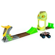 Monster Jam, Official Zombie Madness Playset Featuring Exclusive 1:64 Scale Die-Cast Zombie Monster Truck