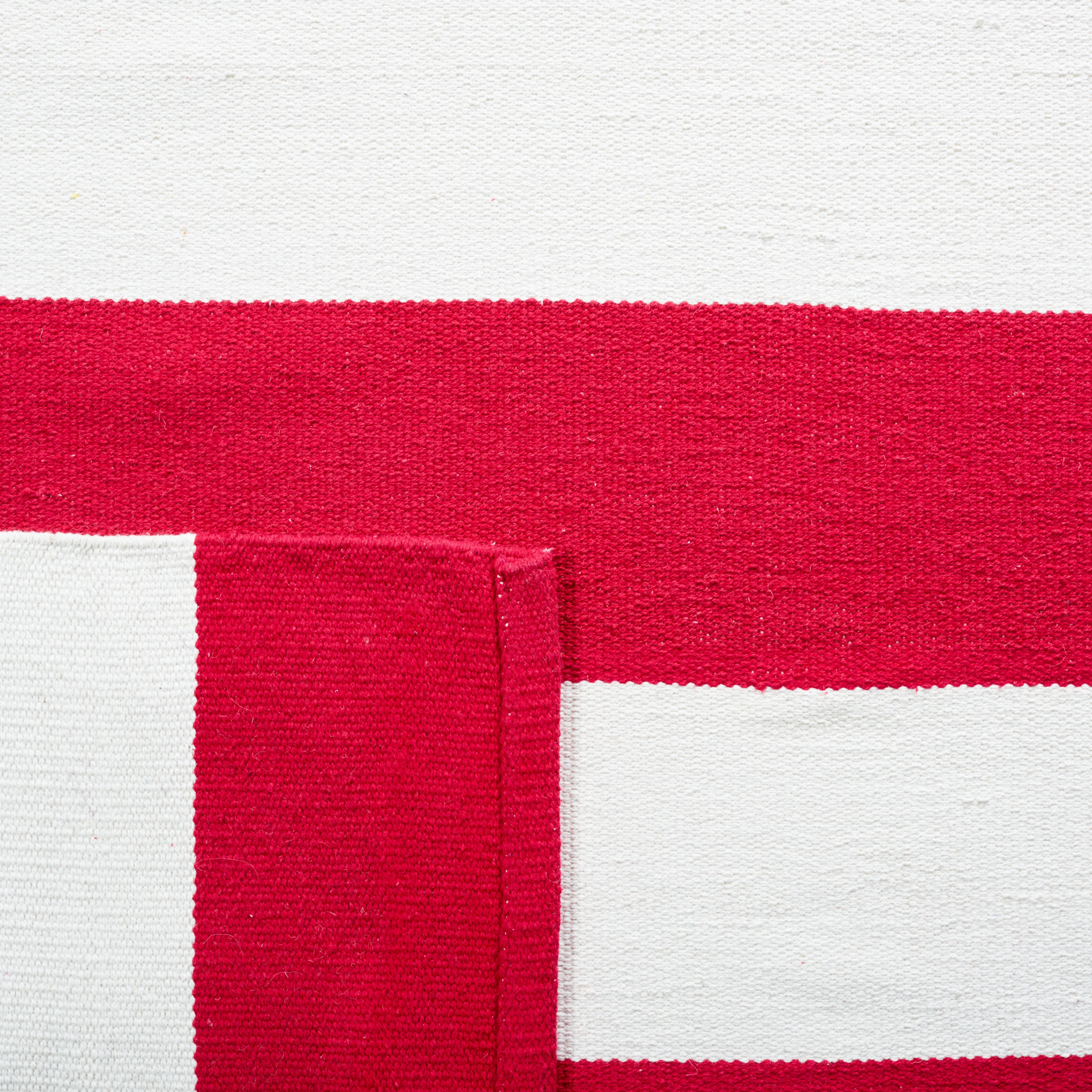 SAFAVIEH Montauk Saranna Geometric Cotton Area Rug, Red/Ivory, 4' x 4' Round