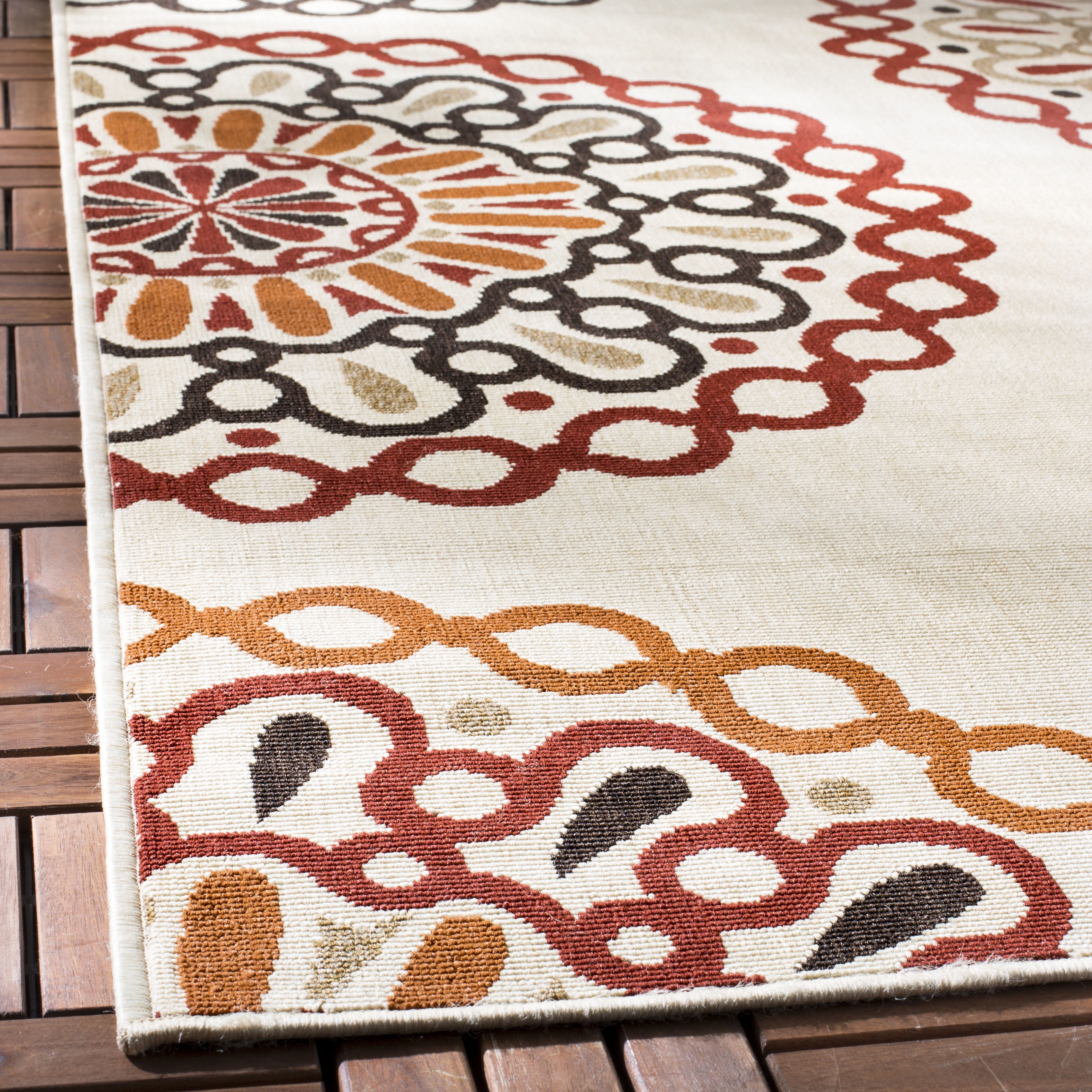 SAFAVIEH Veranda Axum Geometric Indoor/Outdoor Area Rug, Creme/Red, 5'3" x 5'3" Square