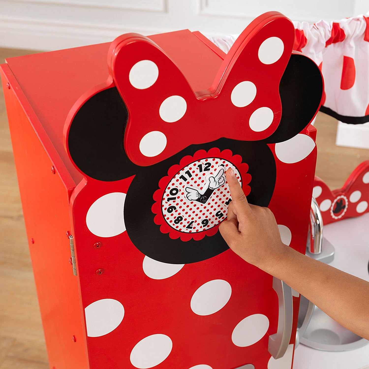 minnie mouse wooden kitchen