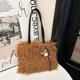 thumbnail image 1 of GEEK - Nuevo bolso de hombro de invierno para mujer, suave y esponjoso, de piel sintética, de felpa, informal, con cremallera, cuadrado y peludo, tipo mensajero urbano, 1 of 5