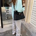 thumbnail image 3 of Bolso de hombro negro clásico para mujer, versátil, estilo retro, cruzado, cuadrado, 2024, nuevo, de gran capacidad, con solapa de cuero texturizado, 3 of 4