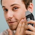 thumbnail image 4 of Afeitadora eléctrica recargable Chargeworx de doble lámina para hombre: recortadora de cuello y barba desplegable, afeitadora de bigote, indicador LED de batería, doble voltaje, ideal para viajes - Se, 4 of 5