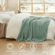 thumbnail image 5 of Manta de cama de color verde salvia supersuave, 130 x 150 cm, 5 of 7