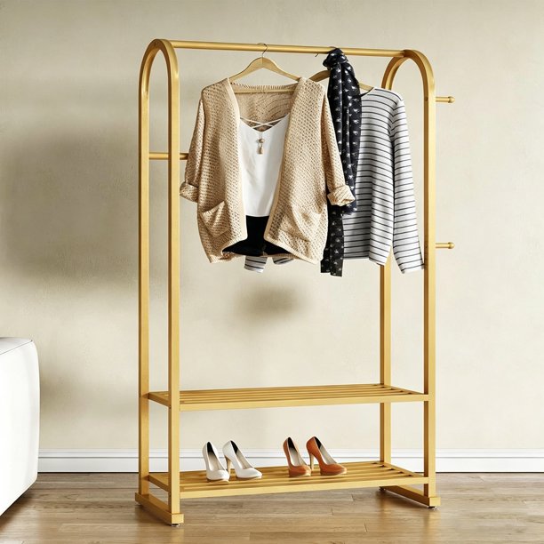 Perchero de ropa dorado con 2 estantes y ganchos laterales, perchero de ropa independiente de metal para colgar ropa, perchero de ropa resistente con almacenamiento para zapatos