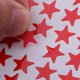 thumbnail image 4 of 100 hojas de s autoadhesivas de PVC con estrellas encantadoras, calcomanías de decoración, manualidades para niños, accesorios educativos 1 cm rojo Macarena Adhesivos de estrellas, 4 of 8