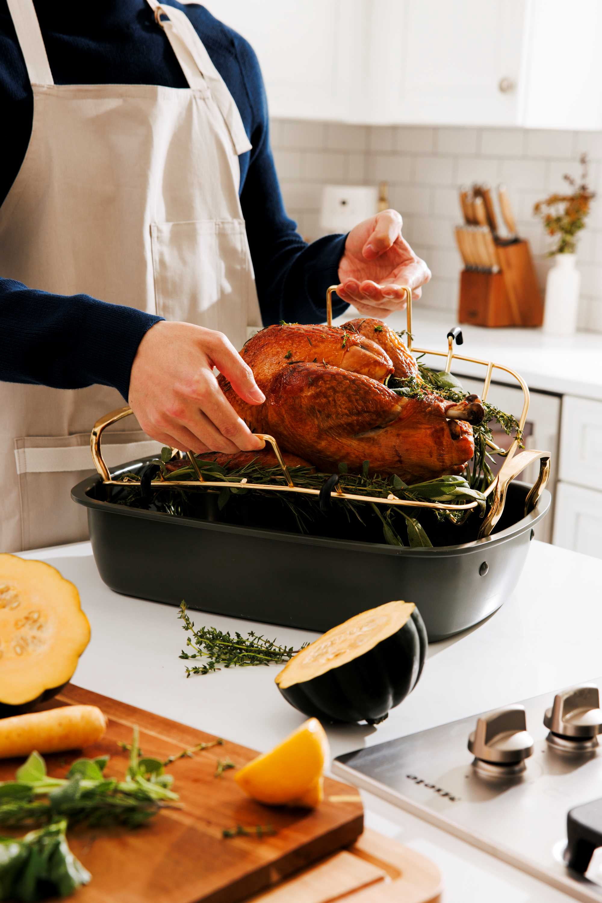 Thyme & Table 2-Piece Roaster with Rack - Green