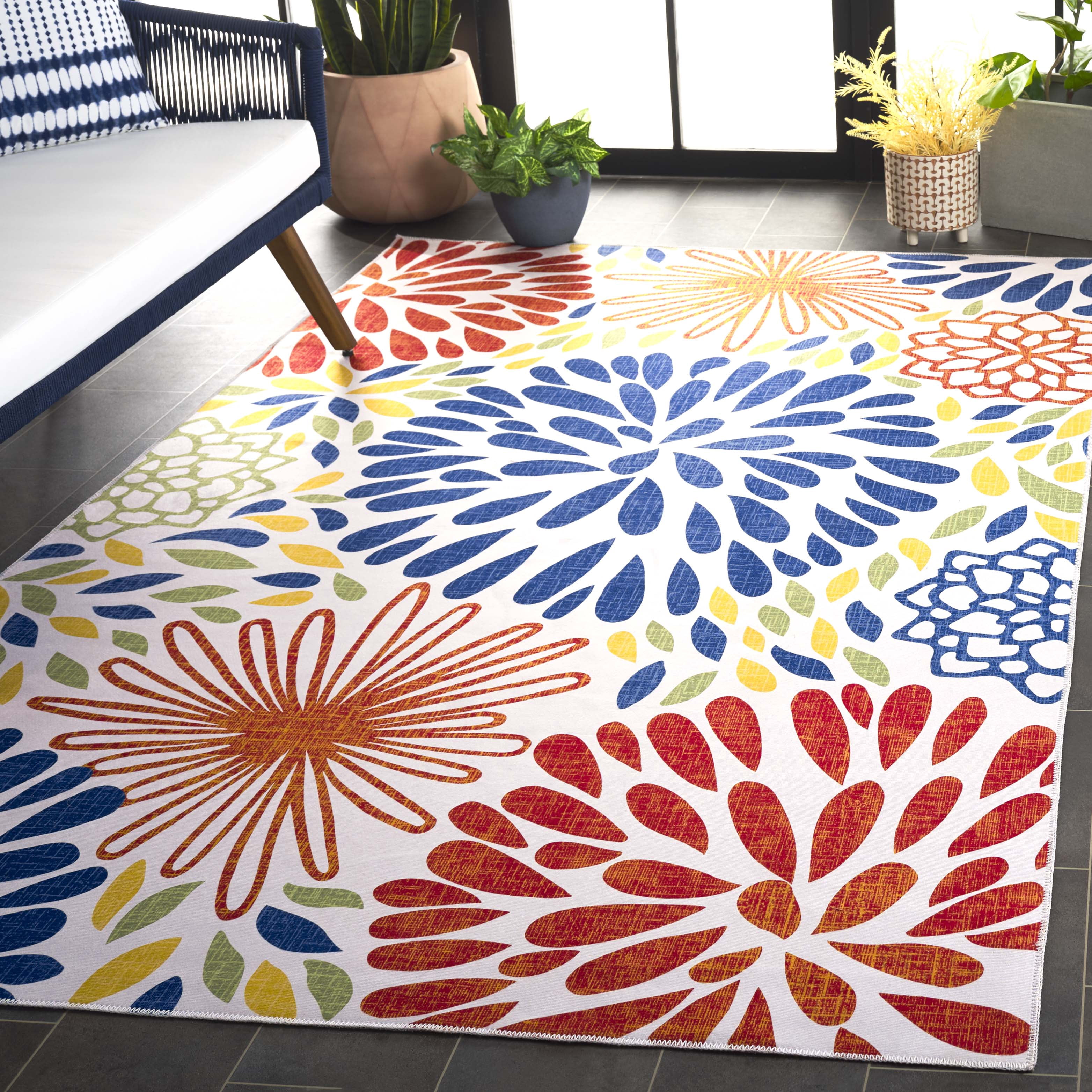 SAFAVIEH Malibu Morgan Floral Machine Washable Area Rug, Ivory/Multi, 5' x 8'