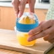 thumbnail image 3 of Cocina Hogar Prensa de mano Exprimidor Exprimidor de cítricos Cocina Hogar Manual Naranja Limón Squeeze Herramienta Portátil Viaje en casa Pequeña fruta Salud Jugo Xemadio WMPH-466, 3 of 7
