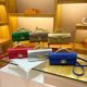 thumbnail image 4 of Bolsos de mujer de gran venta 2025, nuevo estilo, bolsos de mano con asa rígida, bolsos tipo mensajero, bolsos de diseño exclusivo., 4 of 5