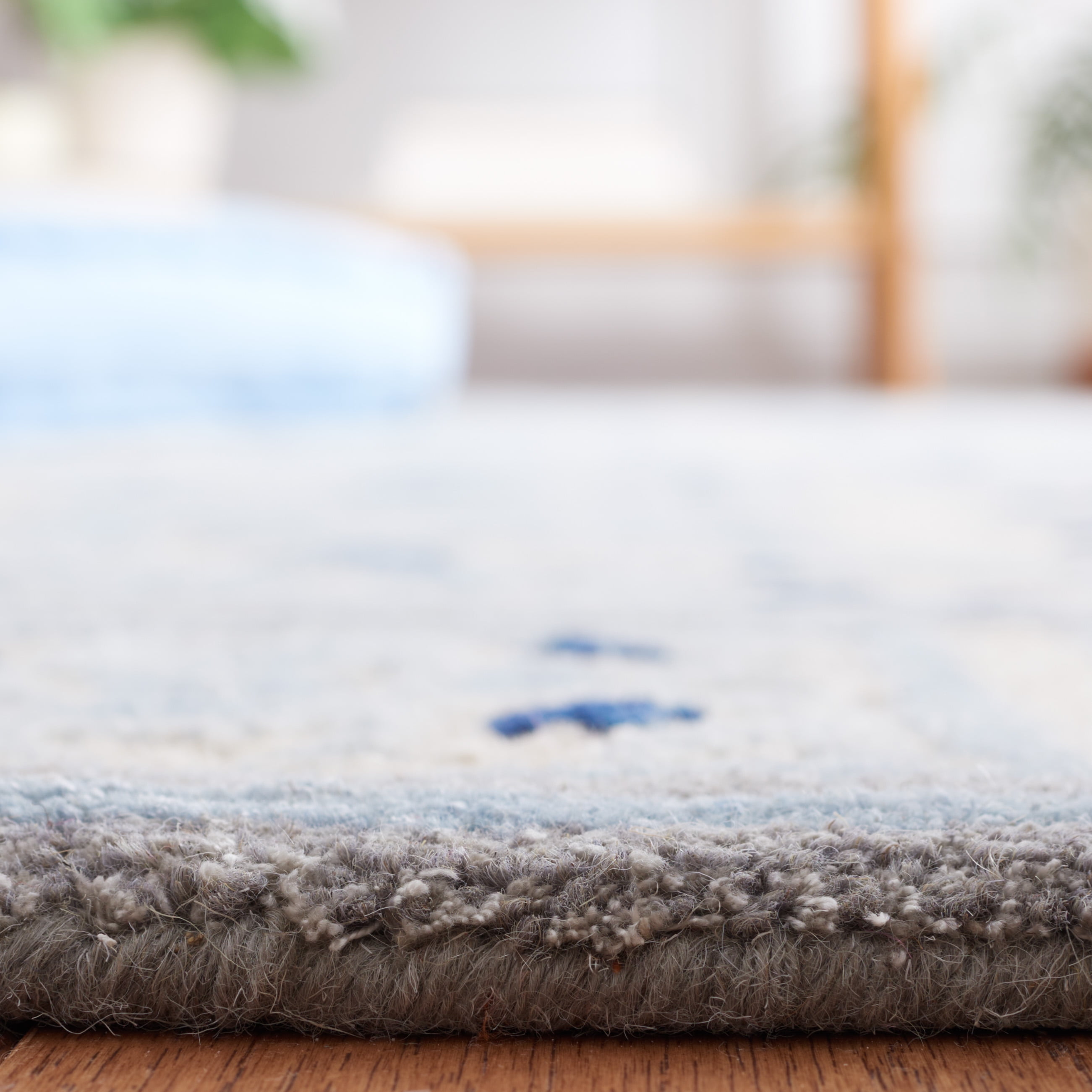 SAFAVIEH Bella Noelle Bordered Runner Rug, Ivory/Blue, 2'3" x 11'