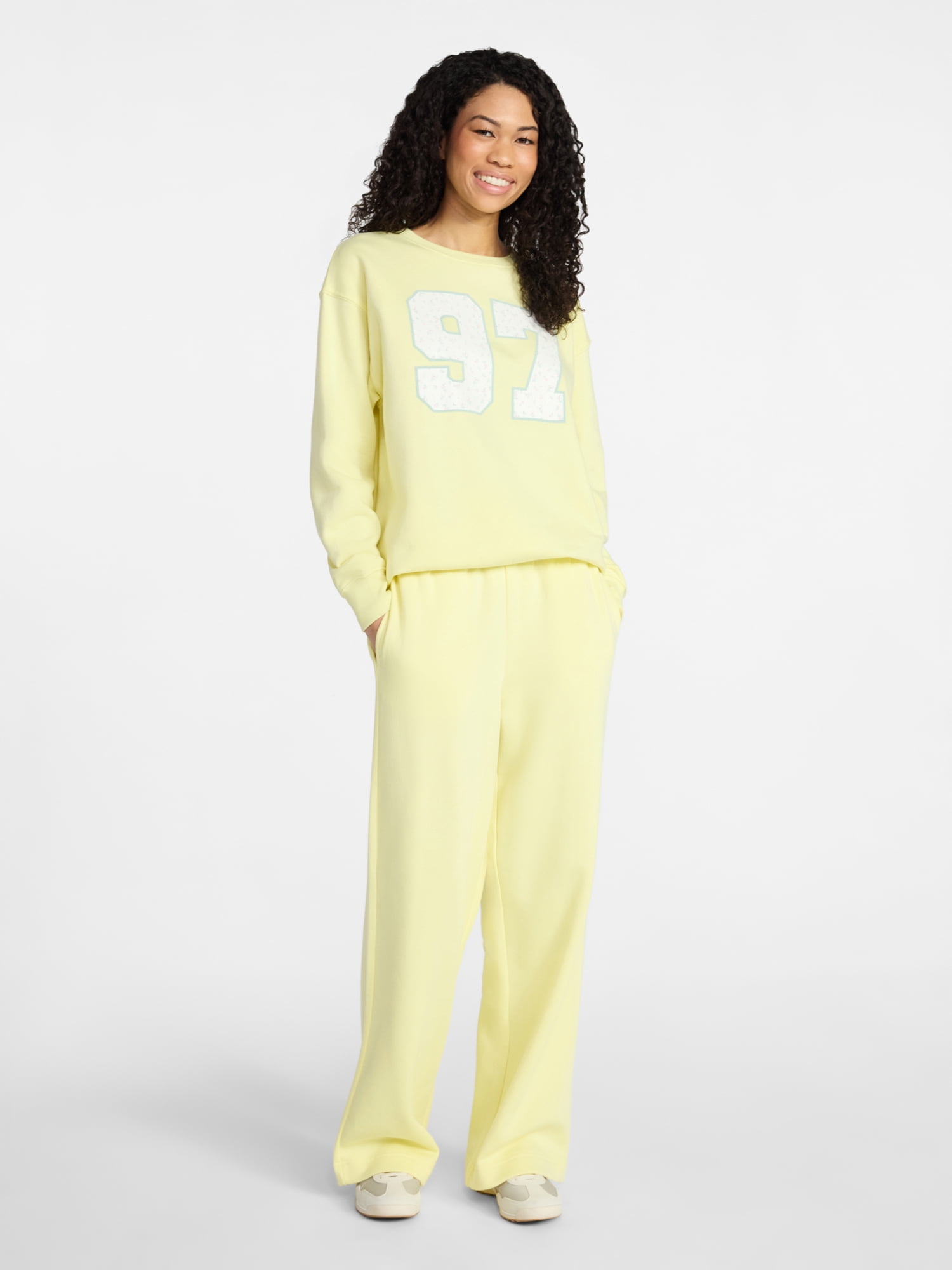 No Boundaries Oversized Graphic Sweatshirt, Midweight, Women's XXS-XXL