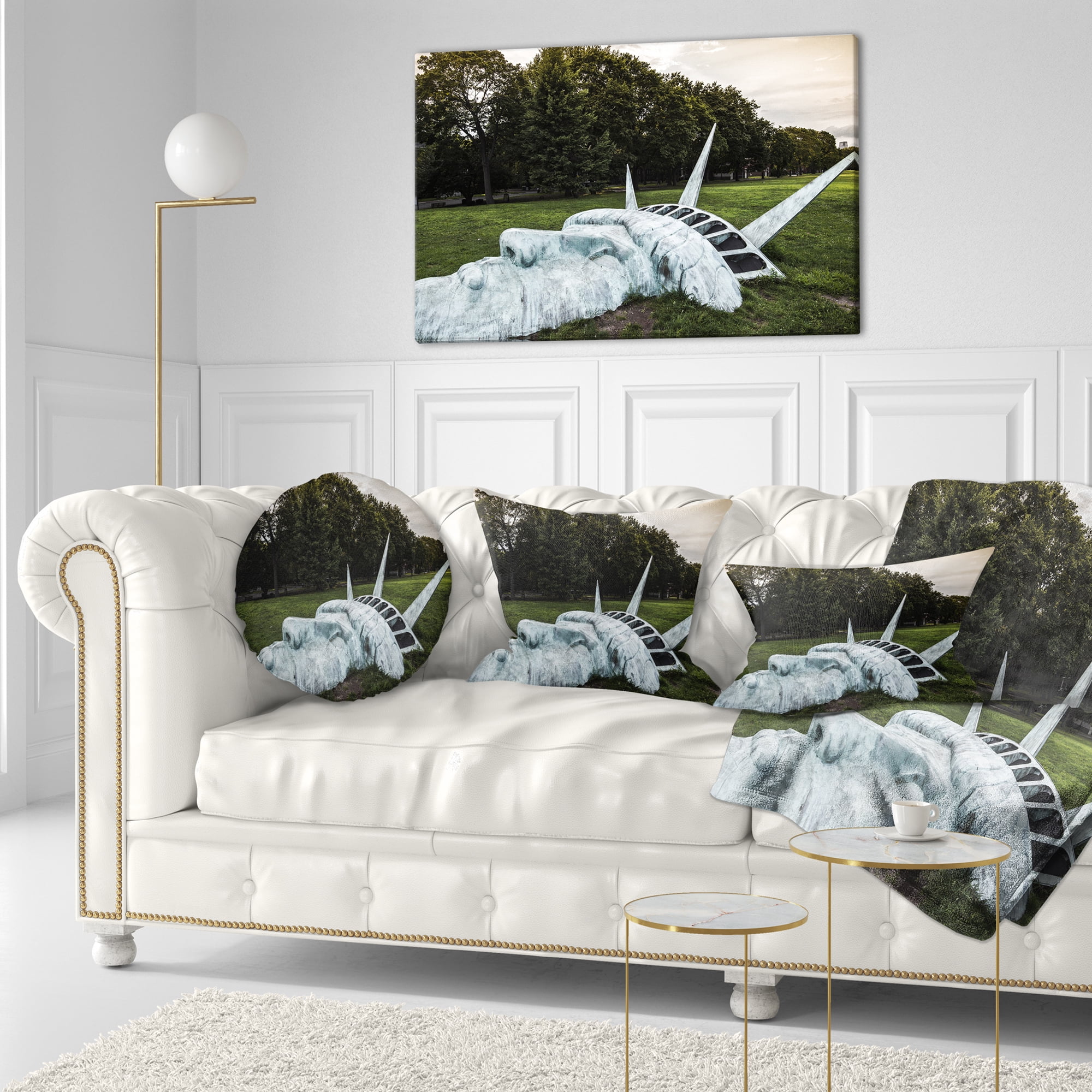 Designart Statue of Liberty - Landscape Photography Throw Pillow - 12x20