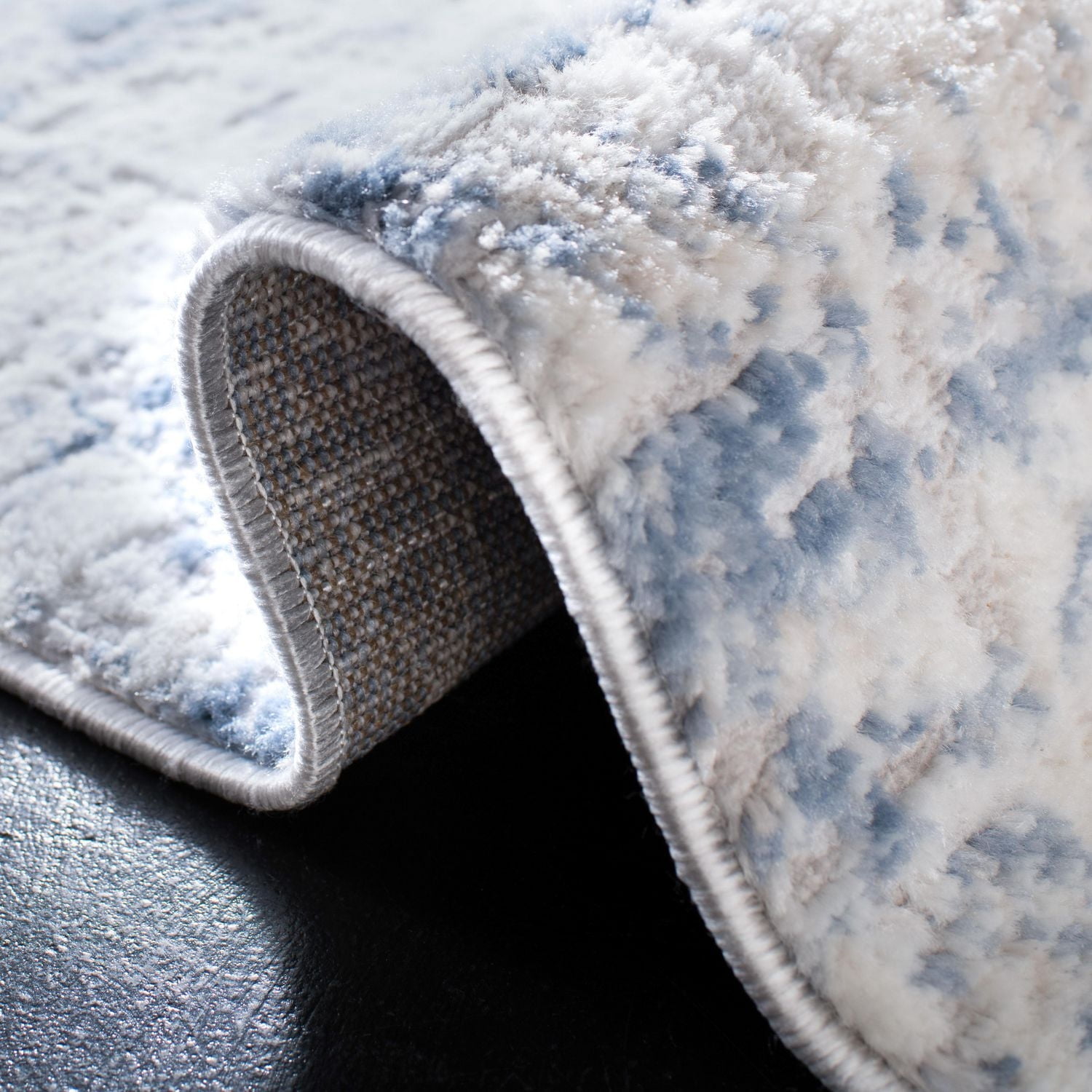 SAFAVIEH Amelia Ian Tapis Abstrait