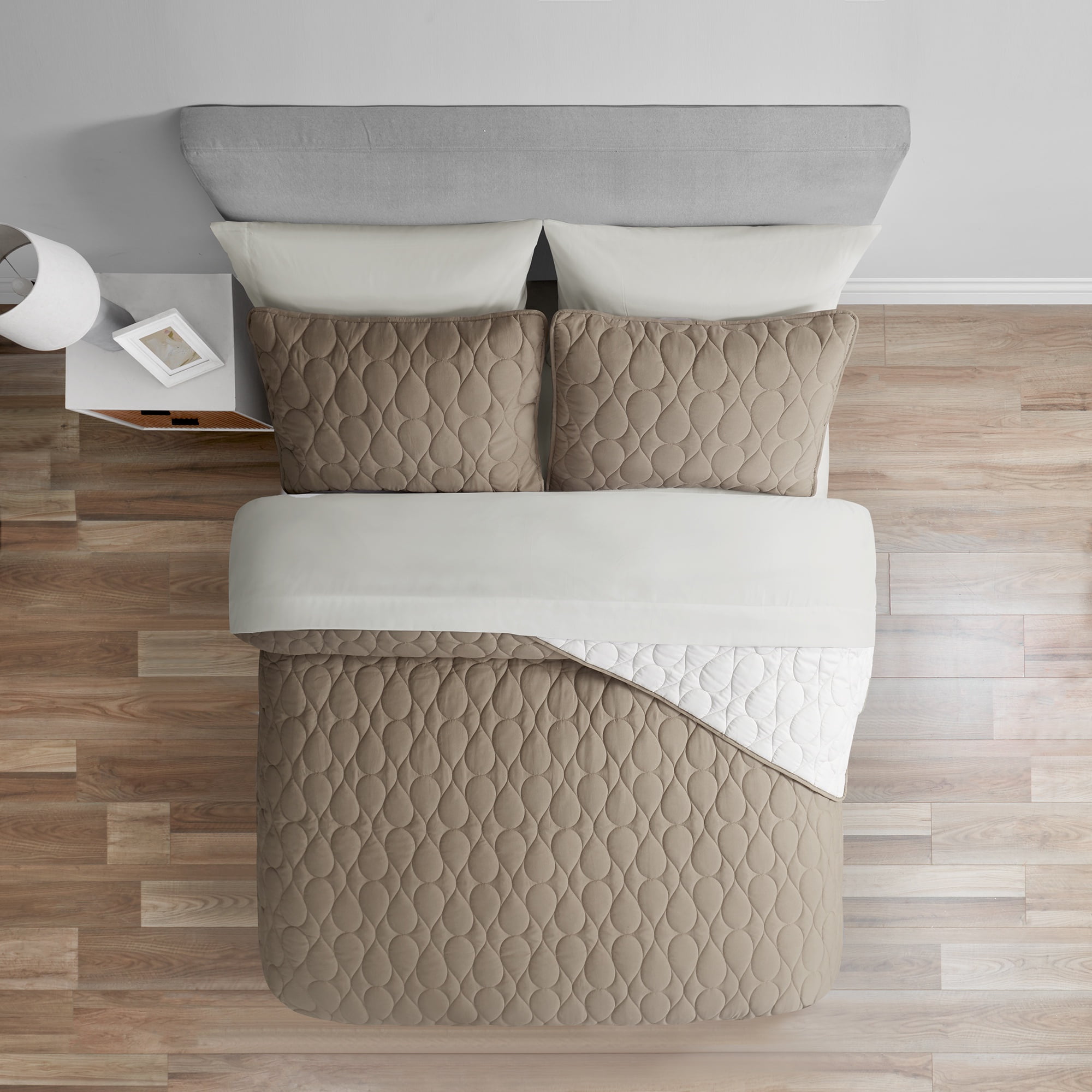 Mainstays 7-Piece Tan Reversible Quilt Set with Beige Sheets, Queen
