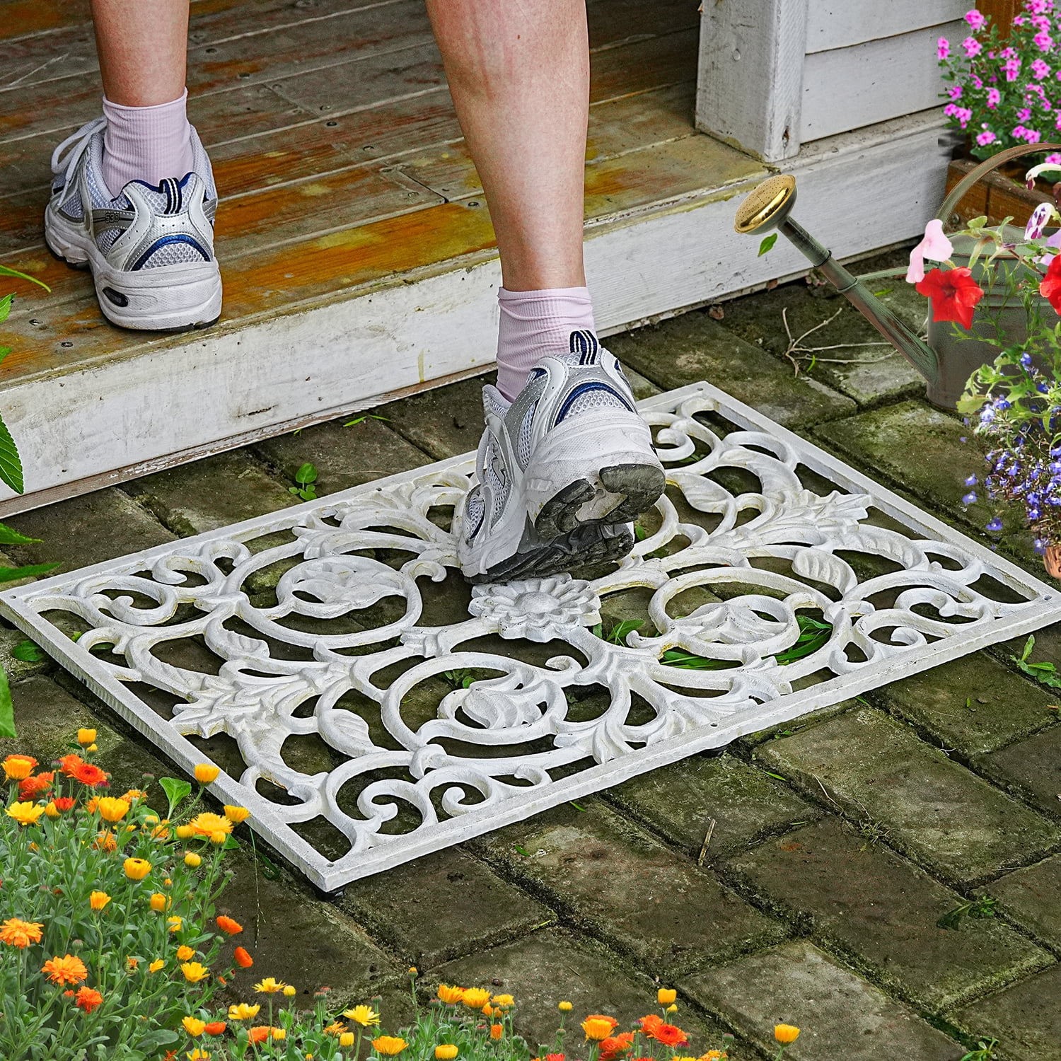 Sungmor Decorative Cast Iron Doormat, Heavy Duty Outdoor Entry Mat with Vintage Scroll Design, Weatherproof Non-Slip Metal Welcome Mat for Front Porch, Patio, Garden Entrance, Antique White Finish
