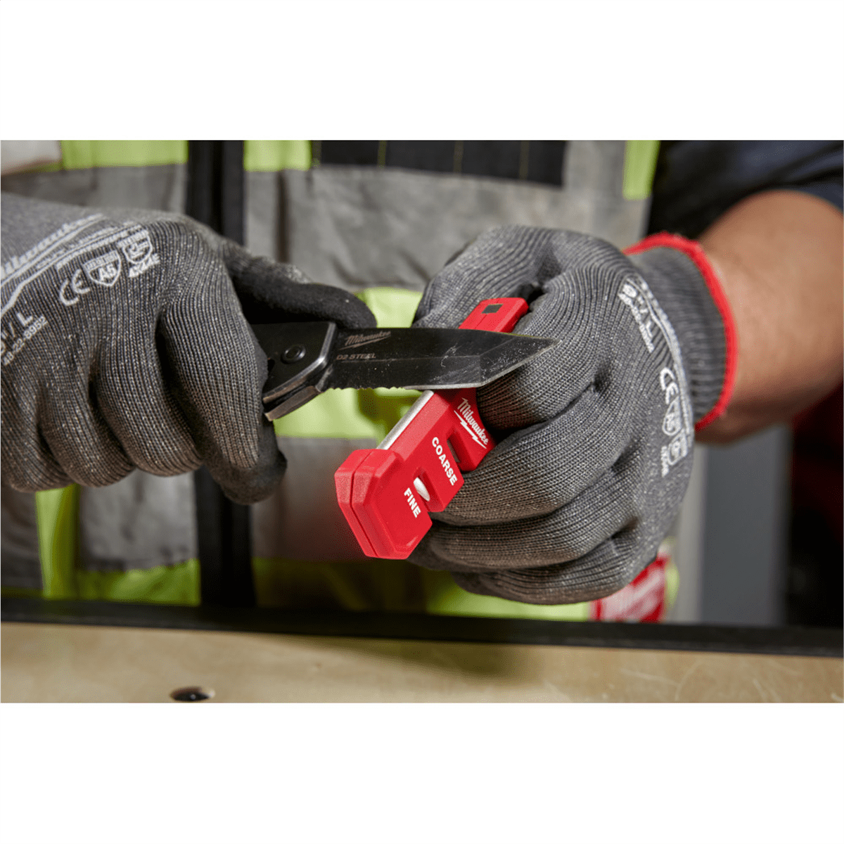 Milwaukee Compact Knife Sharpener - 48-22-1590