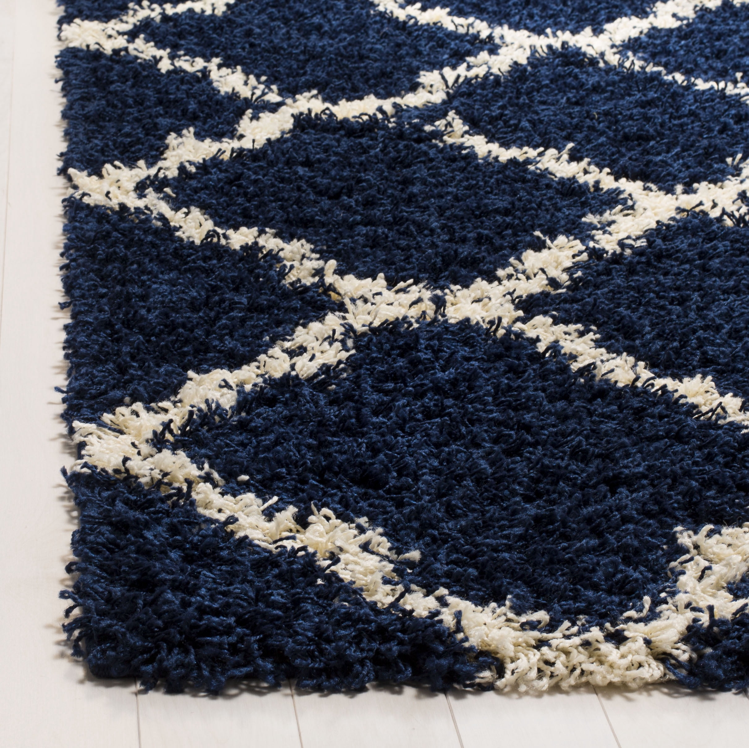 SAFAVIEH Daley Geometric Plush Shag Area Rug, Navy/Ivory, 4' x 6'