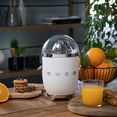 thumbnail image 2 of Exprimidor eléctrico de cítricos Smeg CJF11, estilo retro, acero inoxidable, 2 of 5