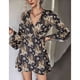 thumbnail image 2 of Vestido mini con escote en V y cinturón con estampado floral, vestido mini con escote en V y estampado floral, vestido mini con cinturón y dobladillo irregular con cinturón, funcionalidad inteligente, 2 of 7