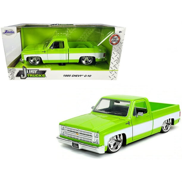 Camioneta Chevrolet Silverado C 10 1985 con ruedas personalizadas Sugar C. Verde brillante con lados blancos Just Trucks 1 24 Diecast Model Car de Jada Jada Toys 32686 Bodega Aurrera en linea