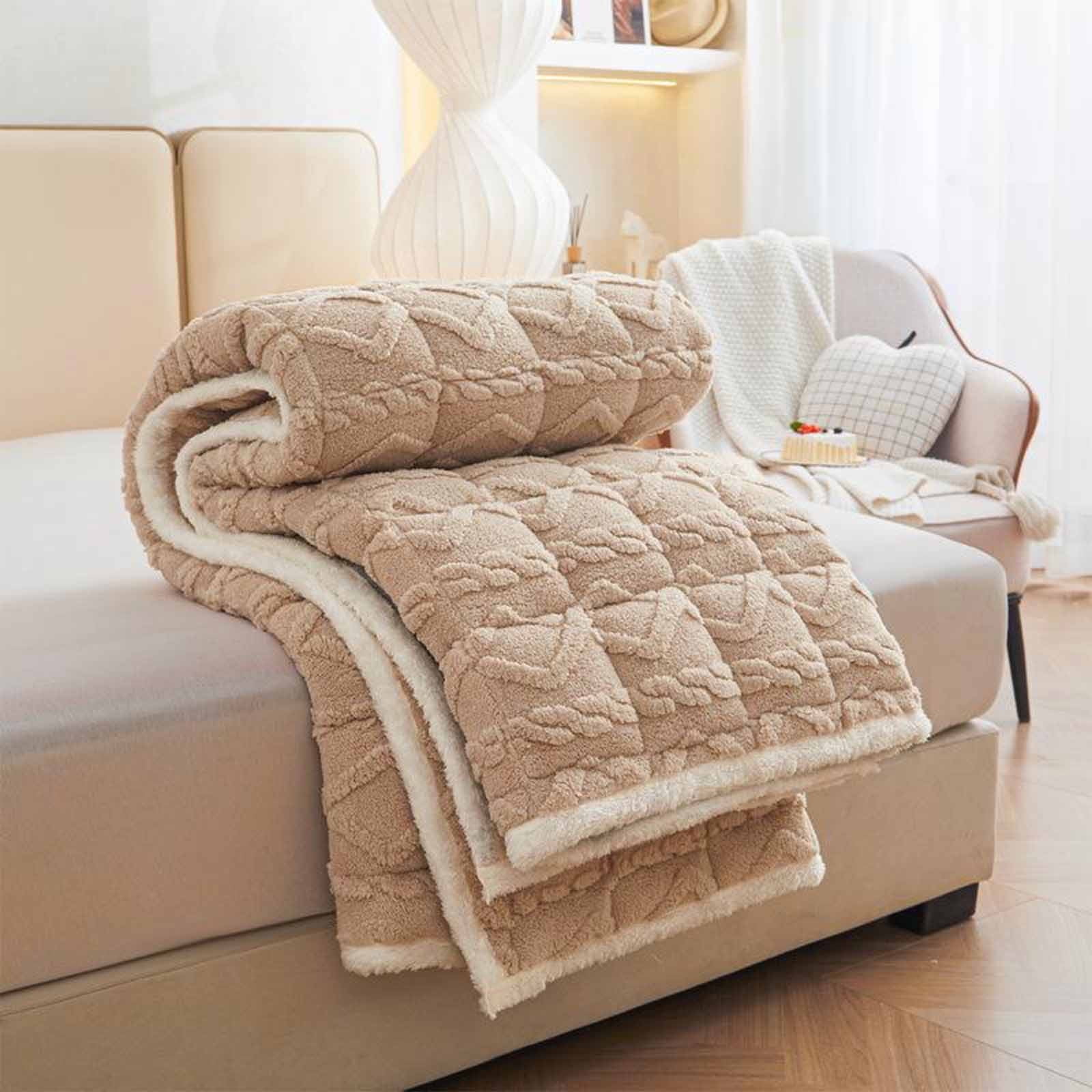 Thick Velvet Mattress Pad Quilted Flannel Mattress Topper Non Slip Bottom Soft Warm Foldable Bed Pad Polyester Fiber Washable Mattress Protector For Winter Bedding