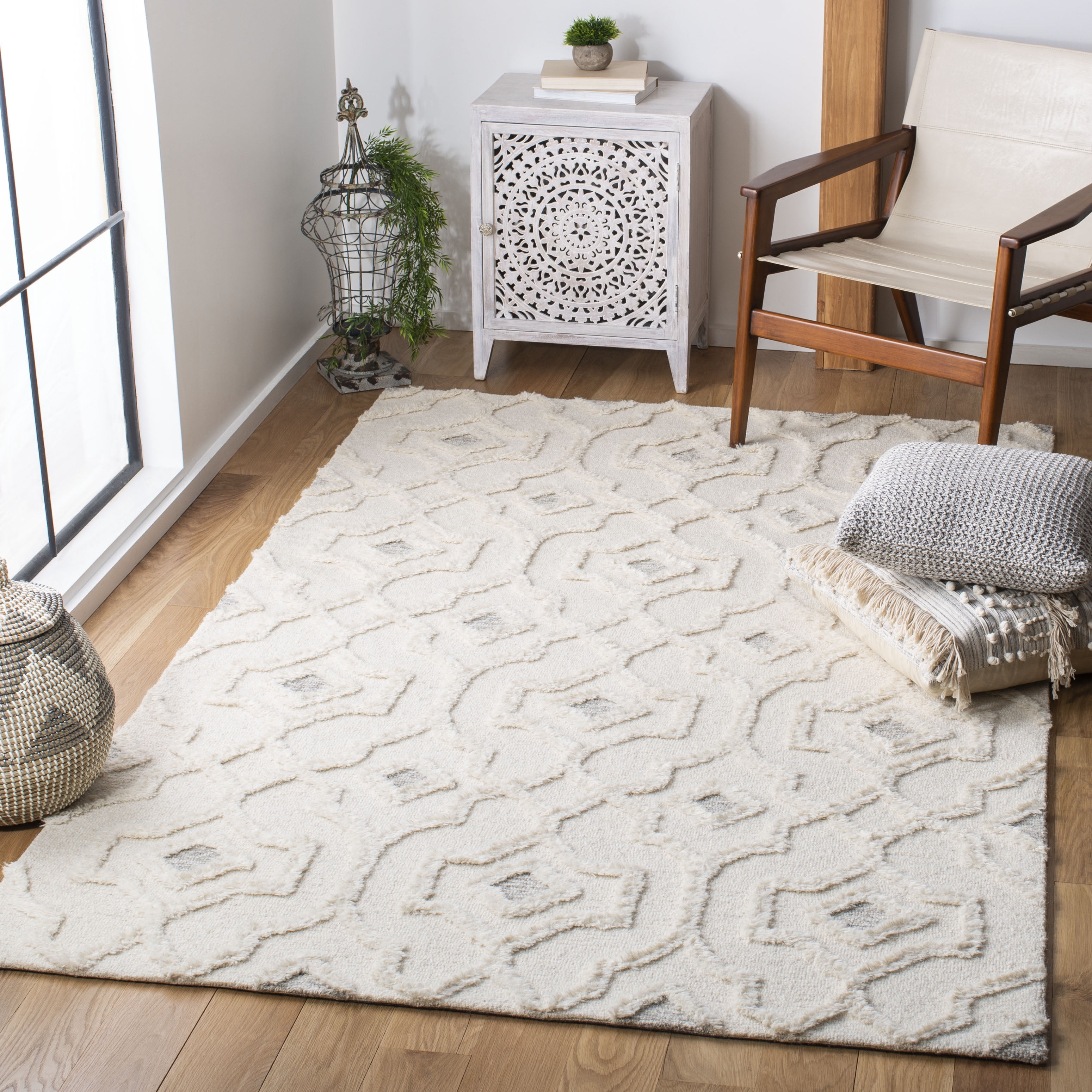 SAFAVIEH Casablanca Merton Diamond Wool Area Rug, Ivory, 4' x 6'