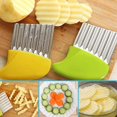 thumbnail image 4 of Crisp Edge Creator, cortador ondulado de acero inoxidable, picador de verduras para patatas y zanahorias, juego de 2 piezas (verde y amarillo), 4 of 8