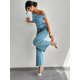 thumbnail image 3 of Blusa Asimétrica Azul Con Hombro Descubierto Y Estampado Floral, 3 of 30