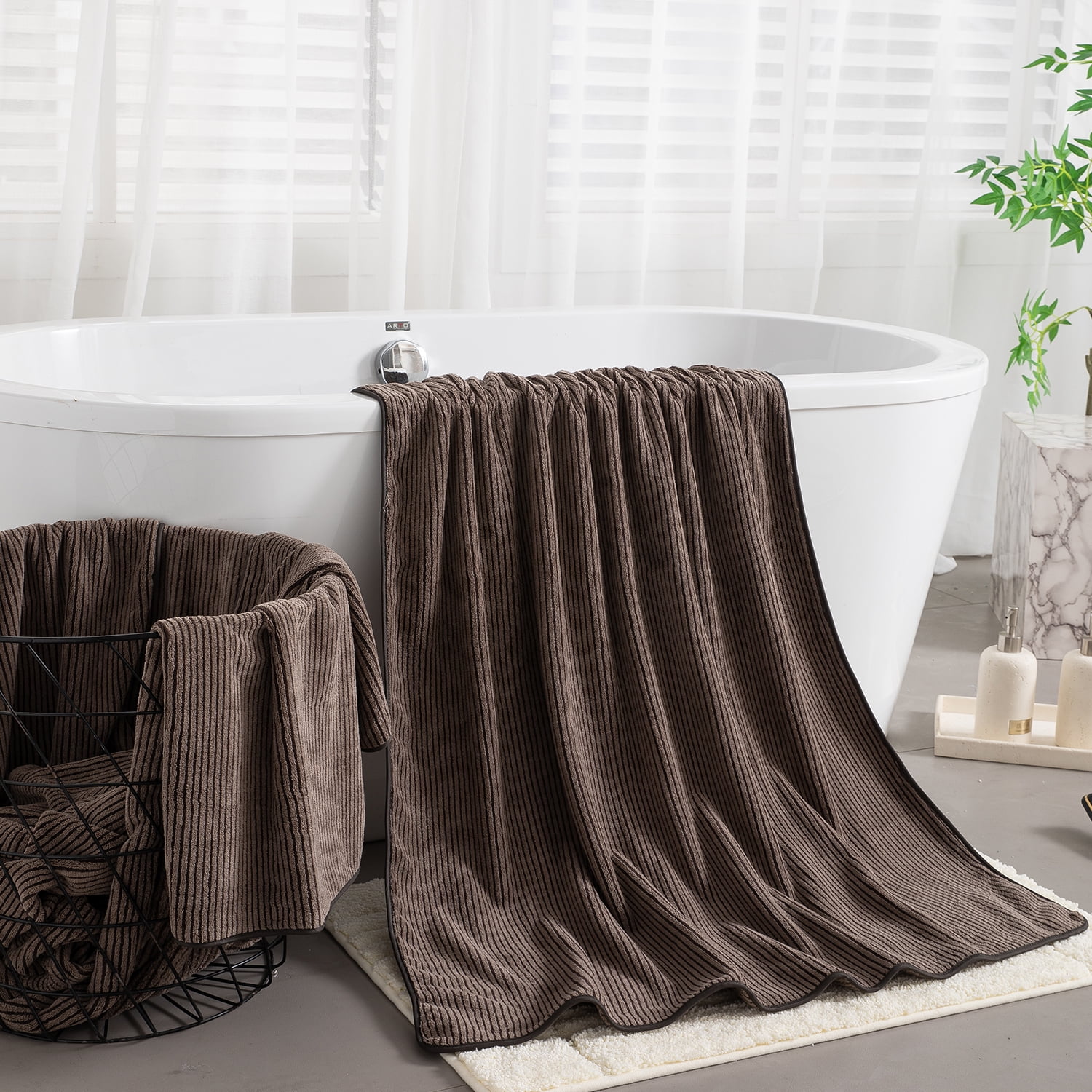 Smuge 8 Piece Extra Large Bath Towel Sets, 2 Large Bath Towels , 2 Hand Towels, 4 Washcloths, Soft Microfiber, Quick Dry, Highly Absorbent Oversized Bath Towels for Bathroom Kitchen Spa(Dark Coffee)