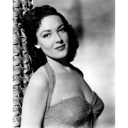 Linda Darnell shows off her cleavage 1950's glamour portrait 8x10 inch photo
