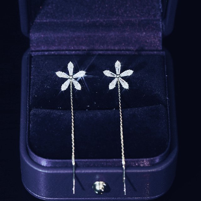 Pendientes de oreja con borlas de flores personalizadas de moda en vivo con aguja de plata, de longitud media, exquisitos y penetrantes