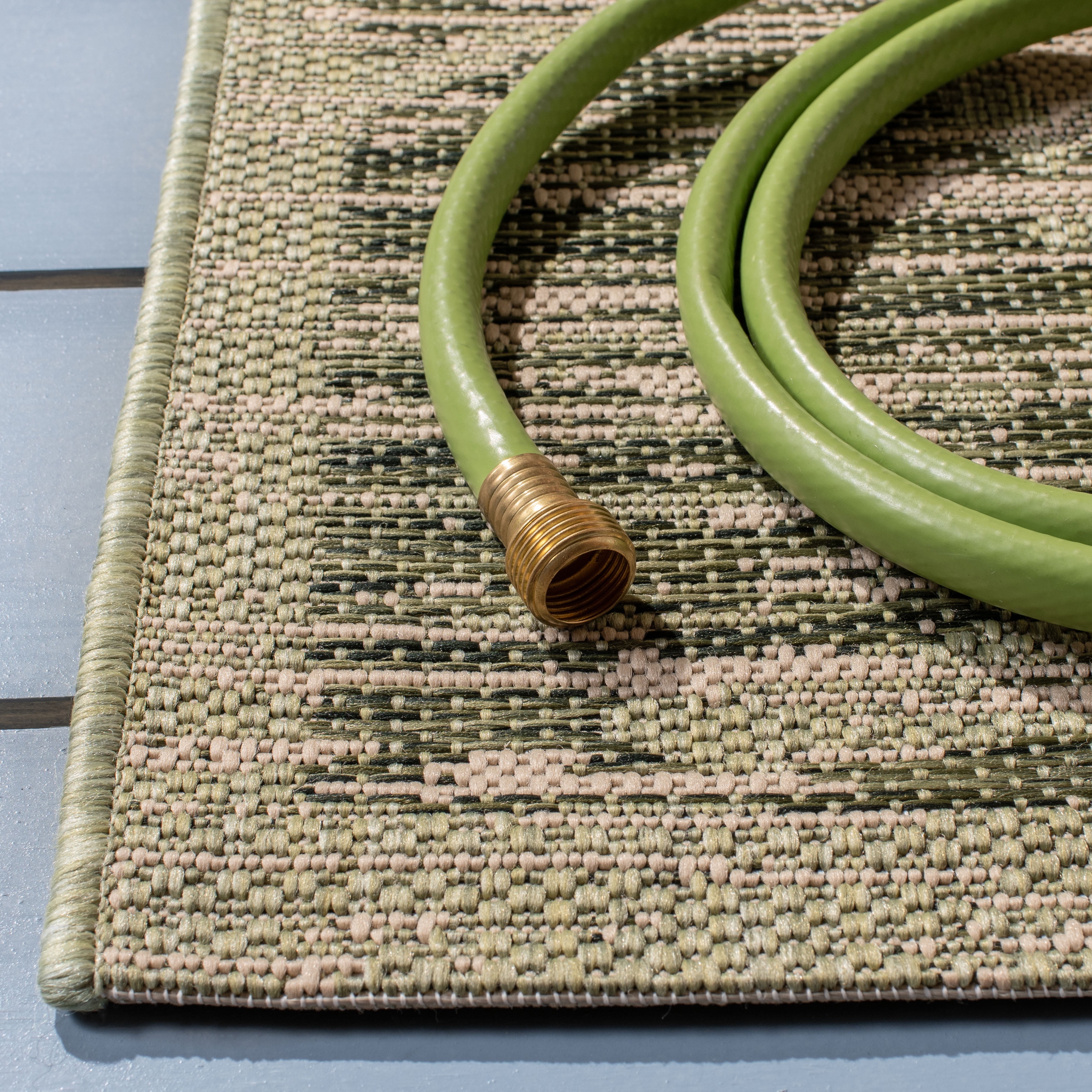 Safavieh Courtyard Seymor Botanical Indoor/Outdoor Area Rug, Green/Beige, 5'3" x 7'7"