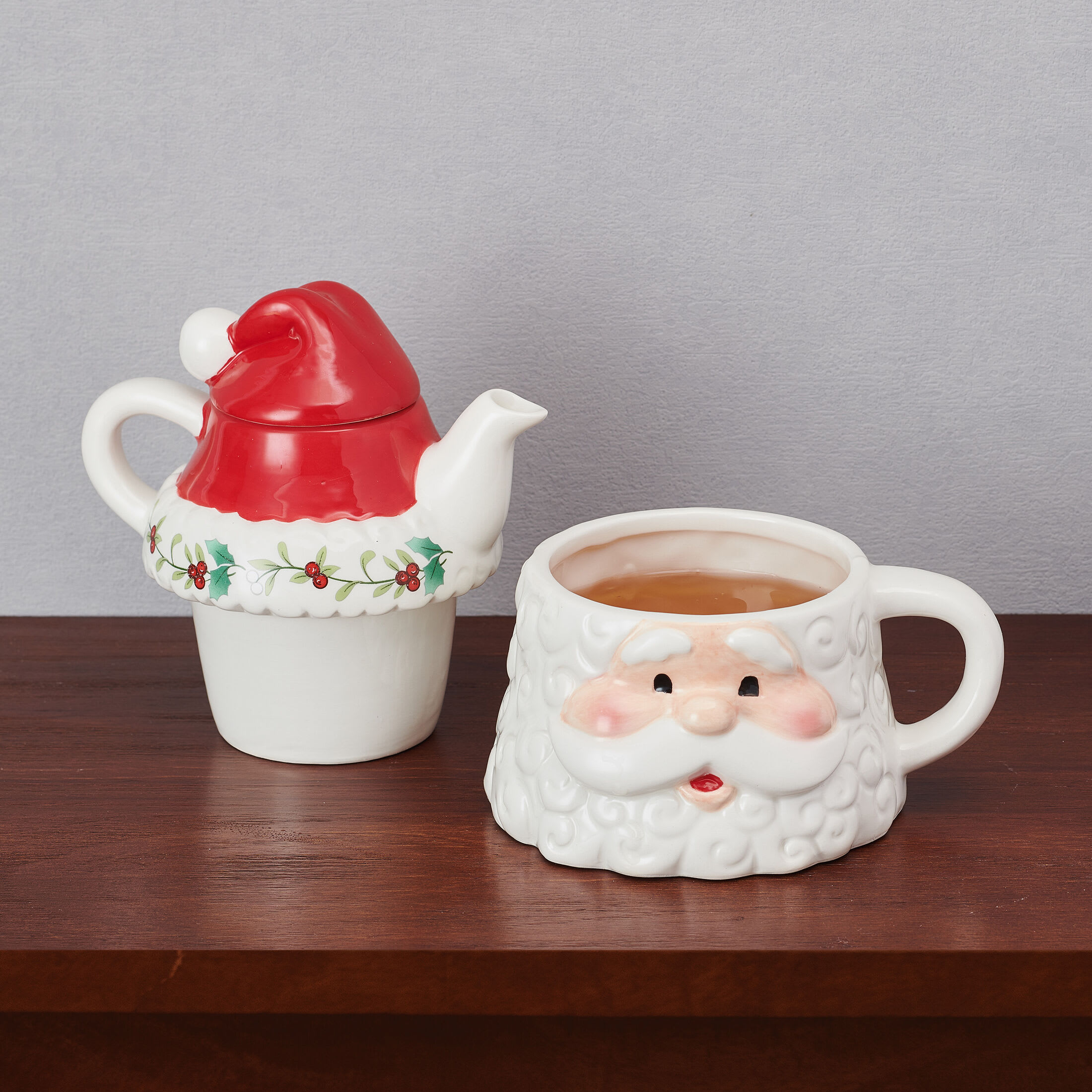 Pfaltzgraff Winterberry Dolomite Santa Teacup For One