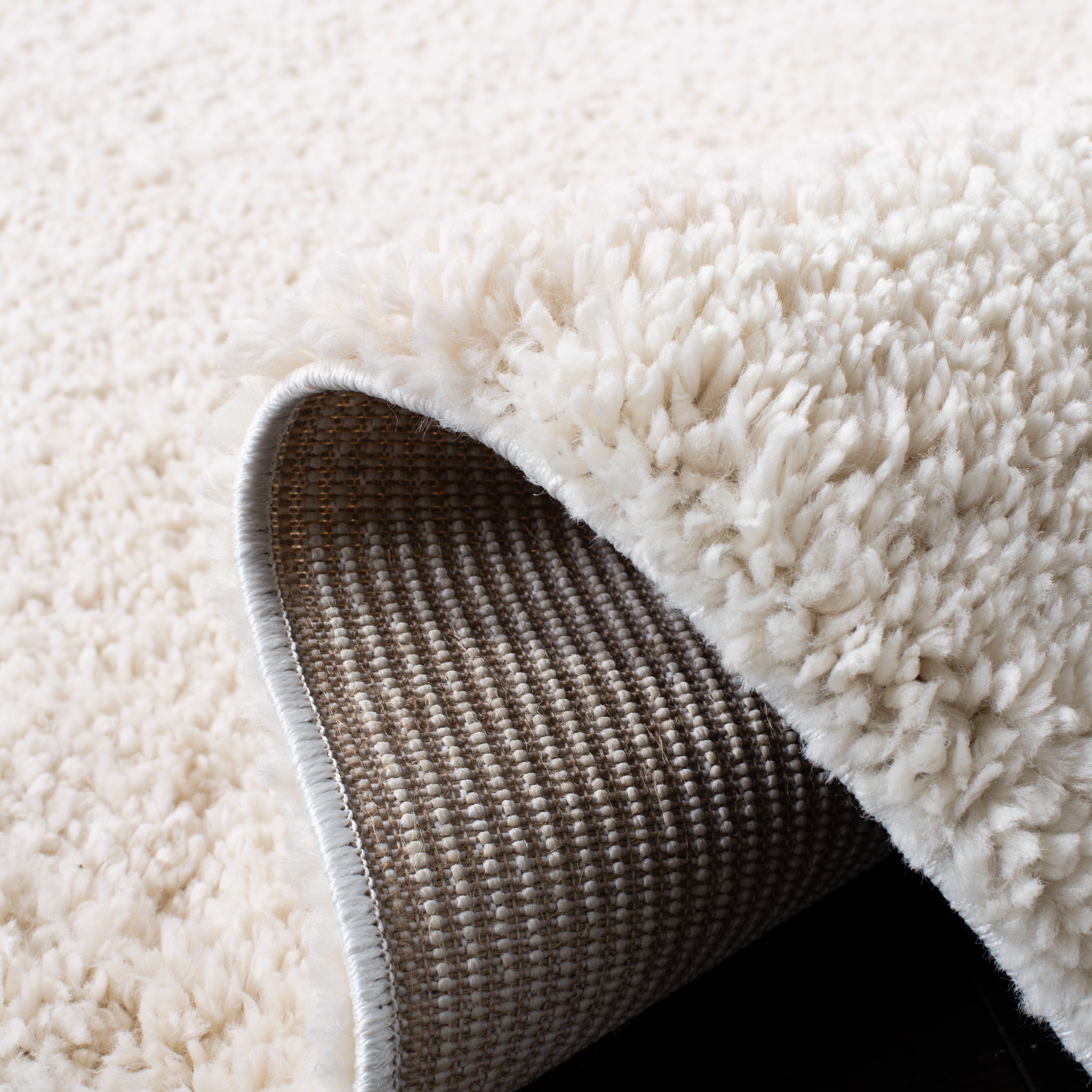 SAFAVIEH August Carlene Solid Plush Shag Area Rug, Ivory, 6' x 9' - Modern Design, Ivory, Non-Shedding & Easy Cleaning, Ultra Plush Thick Pile, Ideal for Living Room, Bedroom