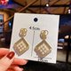 thumbnail image 1 of Pendientes triangulares de moda para mujer Tan Jianjun unisex, 1 of 2