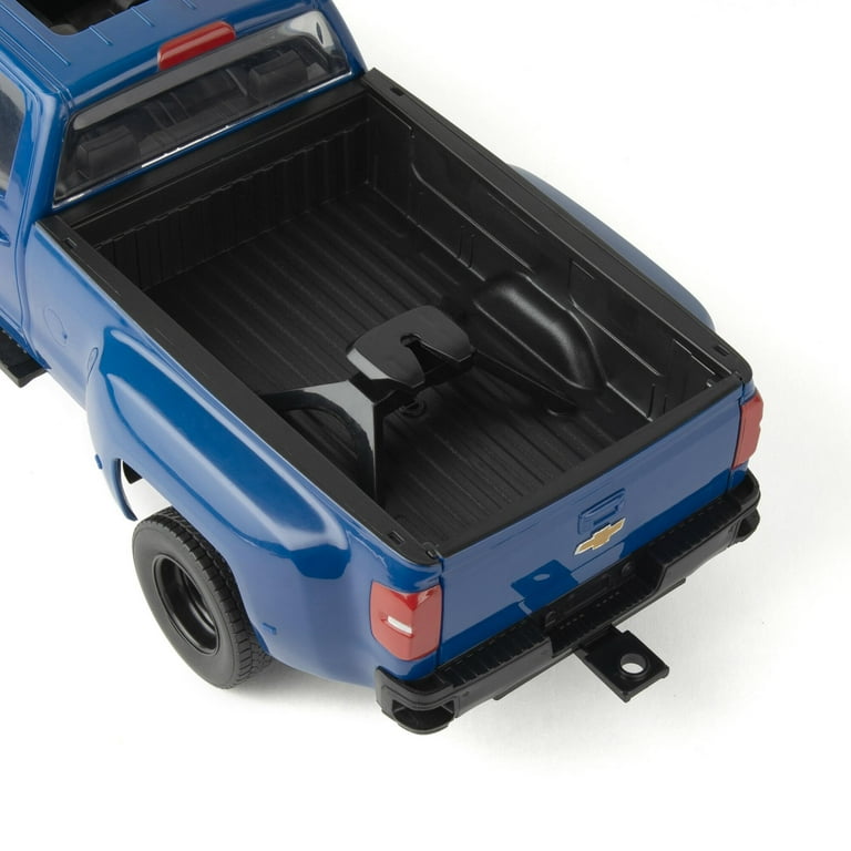 ERTL 1 16 Big Farm Blue Chevrolet Pickup Truck with Trailer 6 Round Bales 47603 Walmart