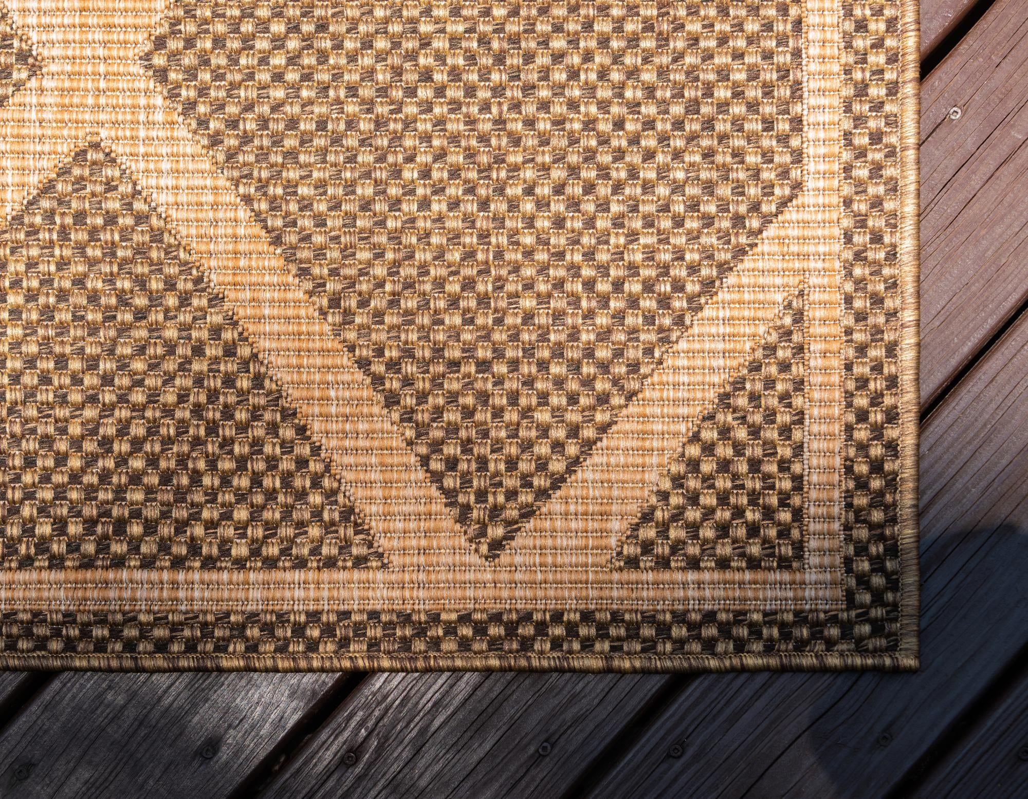 Unique Loom Outdoor Trellis Collection Area Rug - Diamonds (4' 1" x 6' 1" Rectangle Brown/Tan)