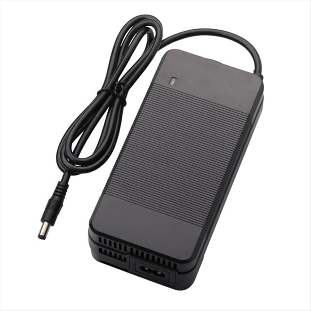 Cargador de Batería de Litio Inteligente de 42V y 4A Serie 10 para Scooter Eléctrico de 36V, Cargador de Batería de Iones de Litio para Bicicleta de Equilibrio (UE)