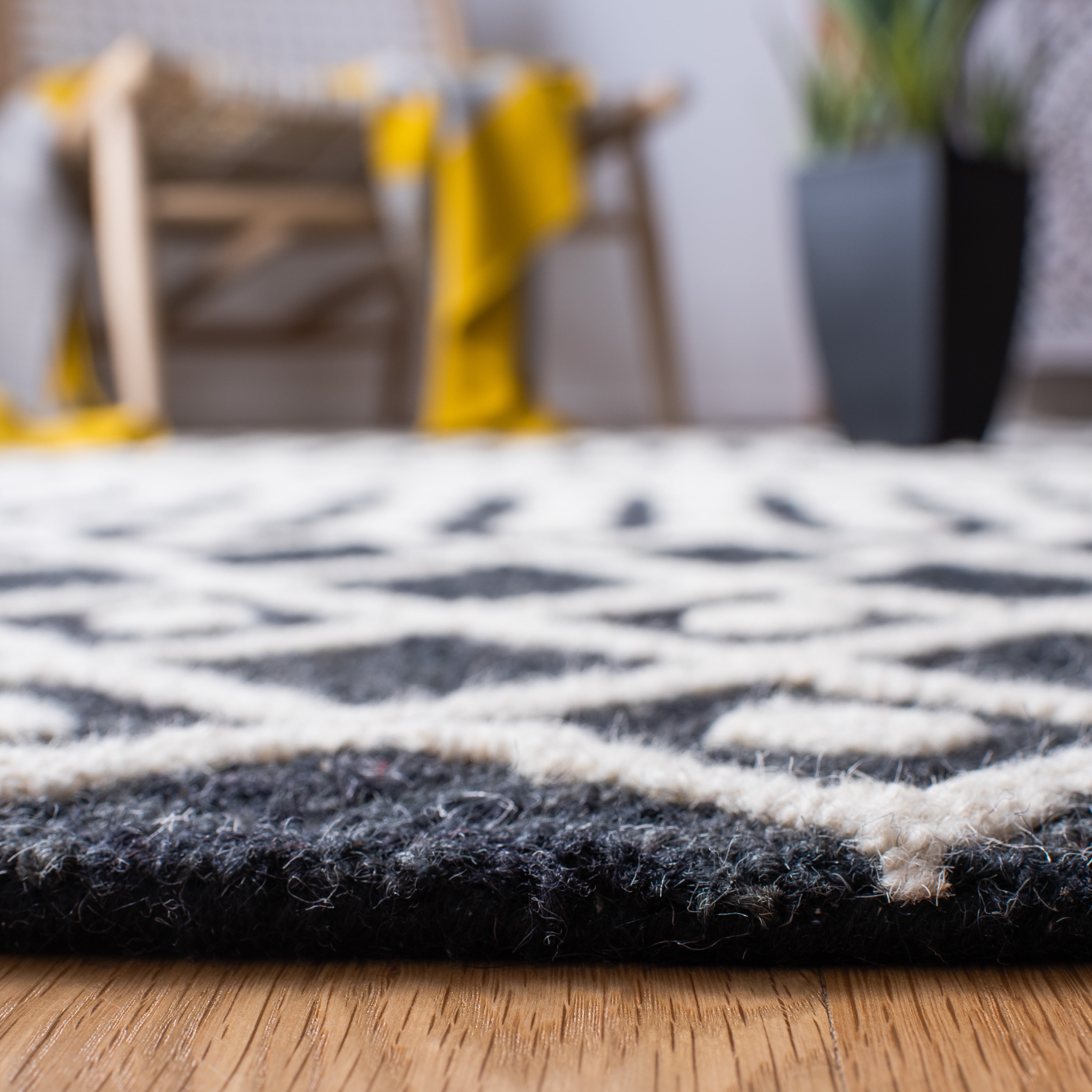 SAFAVIEH Blossom Aspen Geometric Wool Runner Rug, Black/Ivory, 2'3" x 5'