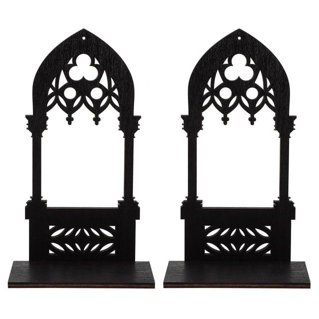 1 par de candelabros góticos de madera, estilo arco decorativo.