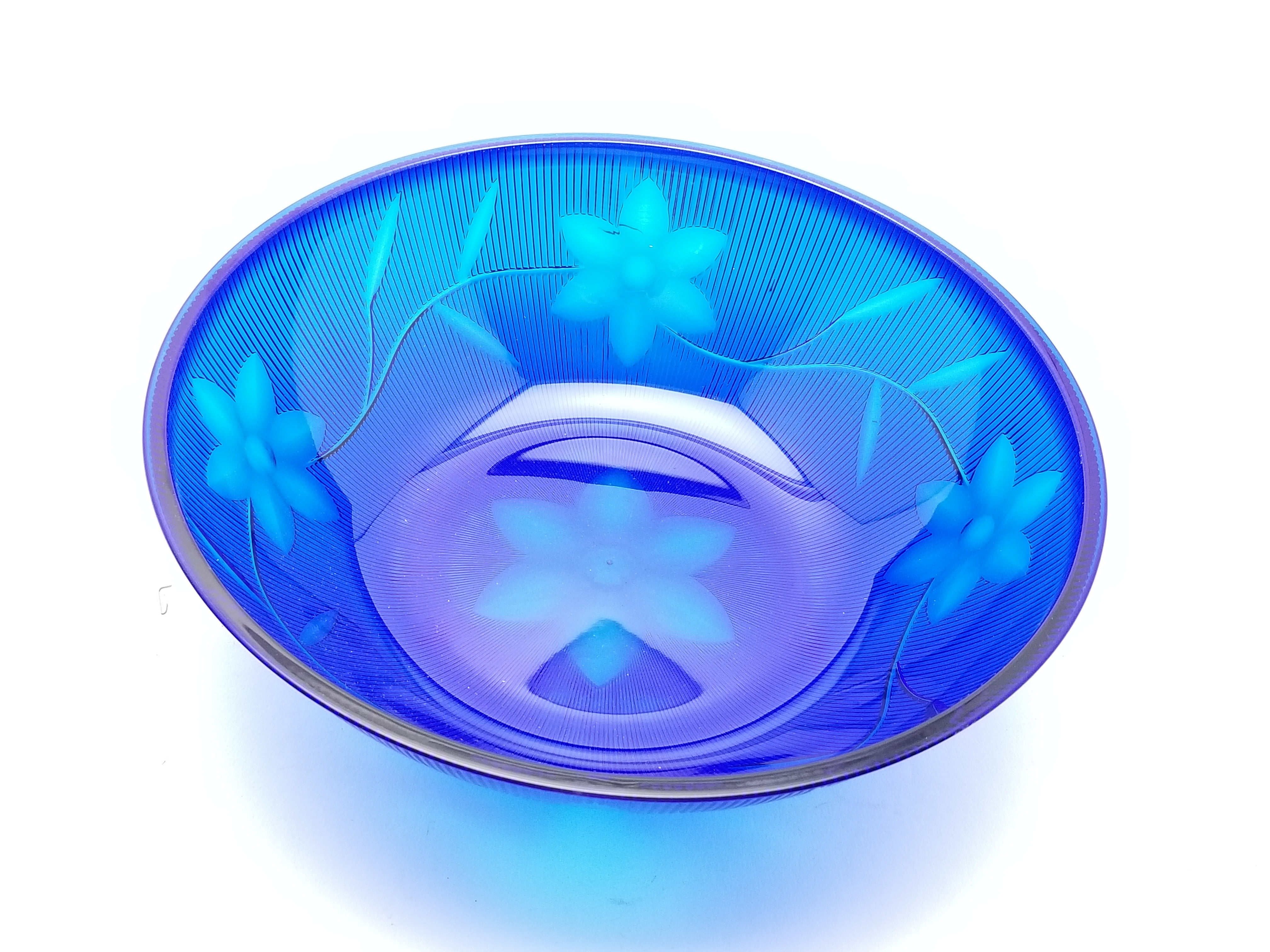 2 clear plastic acrylic serving bowls 64 oz / 2 qt 10" x 3.5" blue