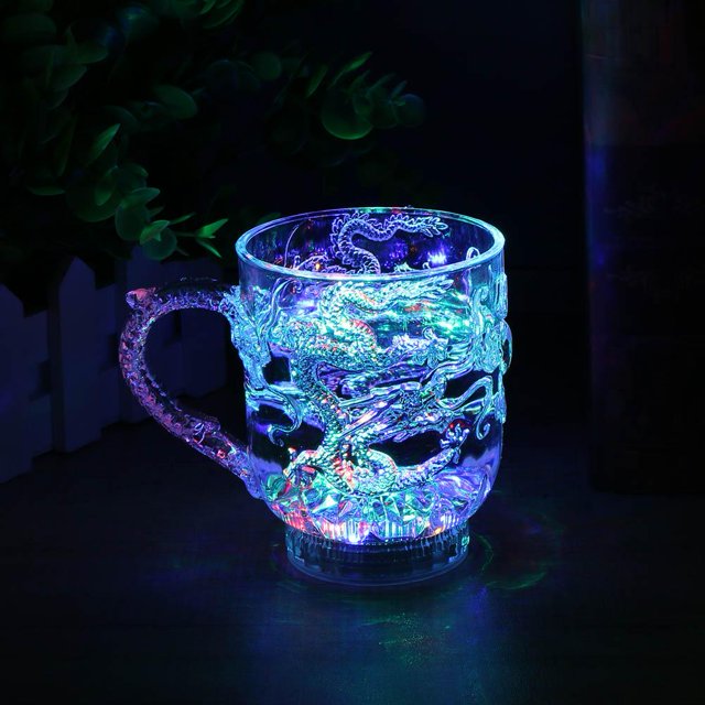 Iluminación luminosa con tazas de agua Taza de flash de inducción líquida para fiesta