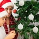thumbnail image 4 of Adornos navideños, 12 bolas navideñas flocadas, juego de decoración navideña. Diversos estilos de adornos para árboles de Navidad que también se pueden usar para otras fiestas., 4 of 6