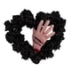 thumbnail image 1 of Corona de rosas negras con mano ensangrentada para Halloween, decoración de fiesta, accesorio para fotos, corona de puerta espeluznante para pared de, 1 of 8